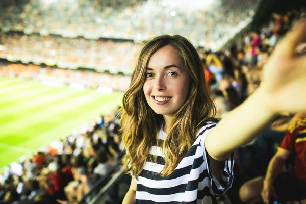 Selfie futbol oyun yapma kadın