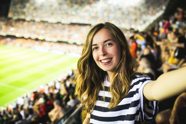 Selfie futbol oyun yapma kadın