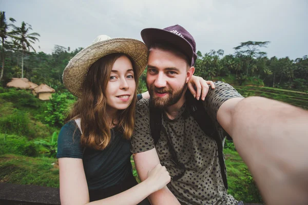 Young couple taking selfie on Bali — Stock Photo, Image