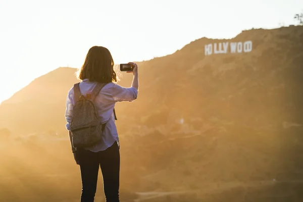 Girl tourist hiking at Hollywood Hills — Stock Photo, Image