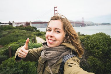 Güzel genç kız selfie yapma