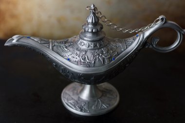 Sihirli Lamba madefrom metal, geleneksel Mısır süsler