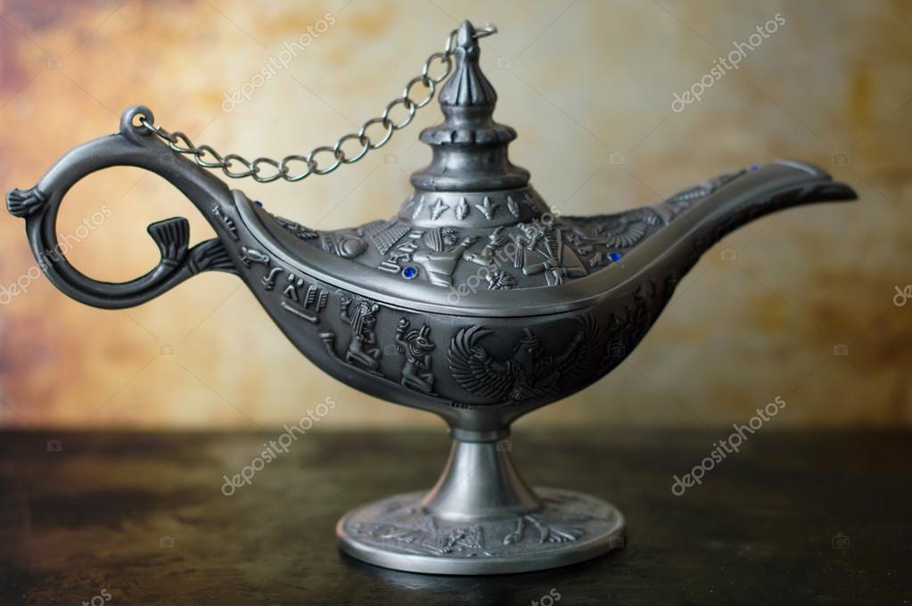 Egoïsme etnisch Kreek Metal egyptian lamp with ornaments, home decoration Stock Photo by ©Shelbee  114257182