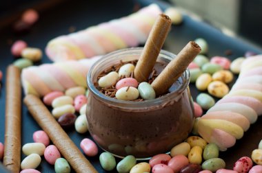 Jöle fasulye, gofret ve lokum çikolata panna cotta