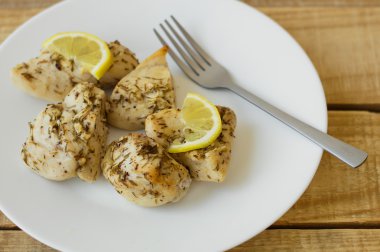 Kekik, biber ve limon aromalı beyaz kıyılmış et 