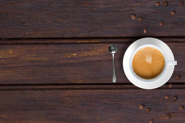 Kaffee Cappuccino Latte Mit Bohnen Isoliert Auf Holztisch — Stockfoto