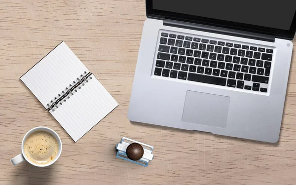 Sıcak kahve kapuçinosu izole edilmiş.