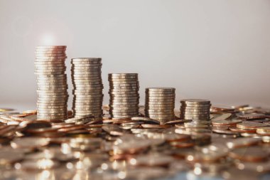 yığınla para, finans ve para konsepti 