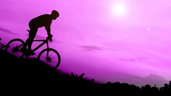 Silhueta Homem Andar Bicicleta Contra Céu — Fotografia de Stock