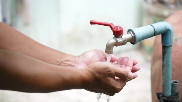 Mani Acqua Lavaggio Dal Rubinetto — Video Stock