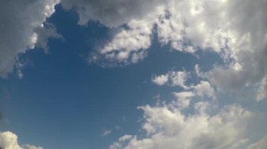 Bulutlu güzel gökyüzü