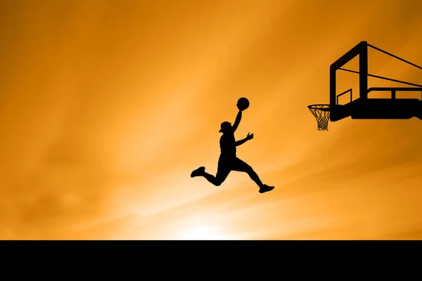 Profesyonel Bir Basketbolcunun Silüeti — Stok fotoğraf
