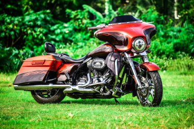 Güzel bir renk Harley Davidson motosikleti Çok güzel park edilmiş