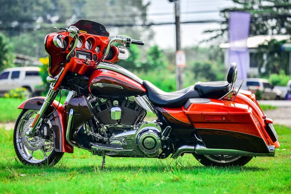 Cor Bonita Motocicleta Harley Davidson Estacionado Lindamente — Fotografia de Stock