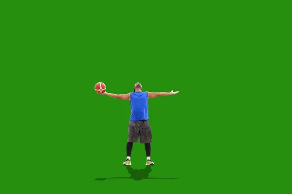 Koszykarz Stojący Szczęśliwie Rozprzestrzeniając Praktyczne Kolorowe Tło Ścieżką Wycinania Łatwy — Zdjęcie stockowe