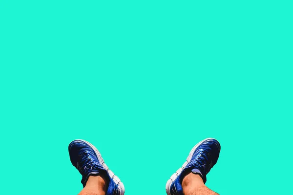 Zapatos Turísticos Azules Sobre Fondo Color Con Recorte Ruta Para — Foto de Stock