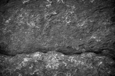 Siyah taş levhaların soyut arkaplan deseni. Büyük granit kayaların deseni
