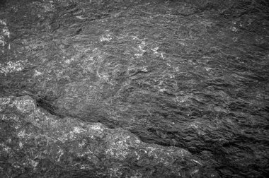 Siyah taş levhaların soyut arkaplan deseni. Büyük granit kayaların deseni