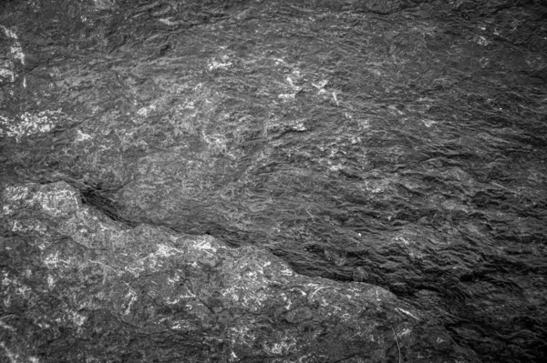 Siyah taş levhaların soyut arkaplan deseni. Büyük granit kayaların deseni