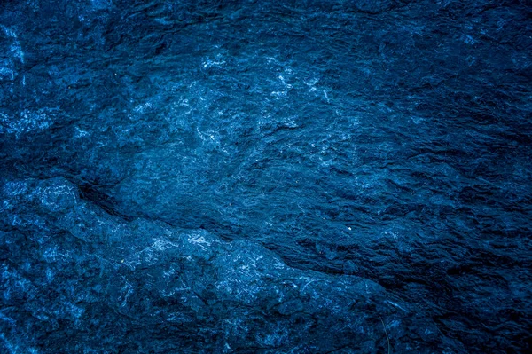 Koyu mavi taş levhaların soyut arka plan deseni. Büyük granit kaya kalıpları. metin için boşluk ile
