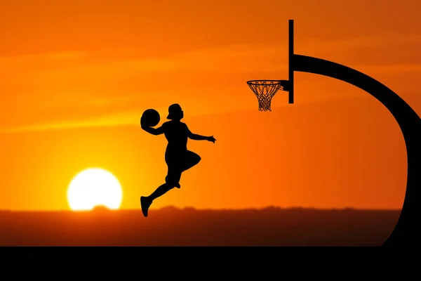 Kosárlabda Játékosok Ugrás Zsákolás Sziluettek Egy Gyönyörű Szabadtéri Kosárlabda Pályán — Stock Fotó