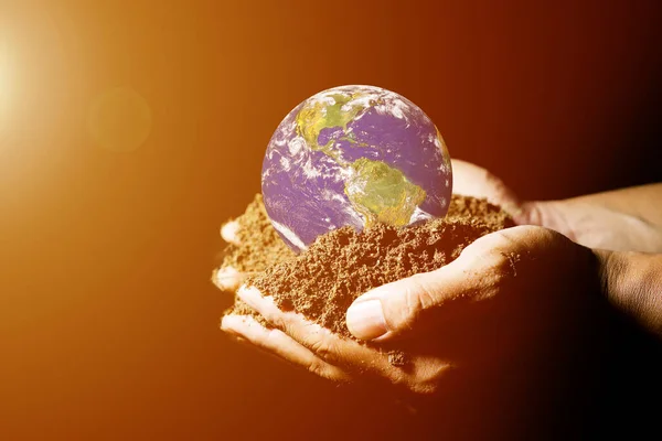Händerna Håller Jorden Där Jorden Värms Upp Solen Och Orsakar — Stockfoto