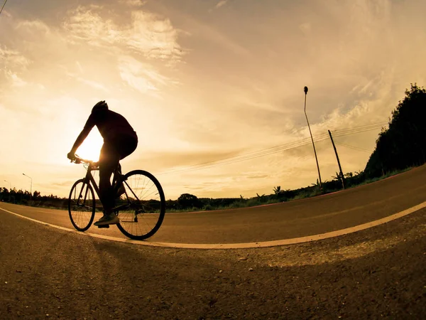 Les Gens Font Exercice Vélo Soir Sport Dans Nature Fond — Photo