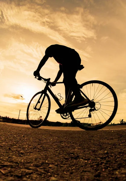 Gente Hace Ejercicio Las Bicicletas Por Noche Deporte Naturaleza Fondo — Foto de Stock