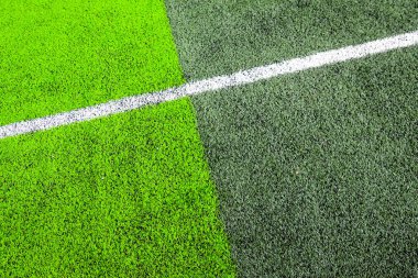 Spor alanı yüzeyi, beyaz işaretli çimenler