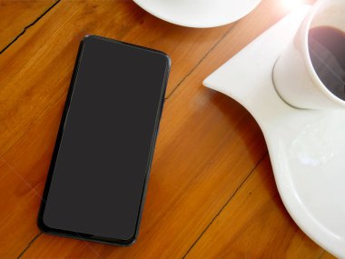 Projeye kırpma yolu ile içerik eklemek için boş ekran veya kopyalanmış cep telefonu.