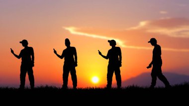 Günbatımı arka planında bir adamın silueti 