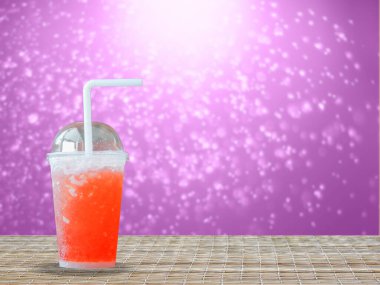 Ahşap masada kırmızı bir kokteyl.