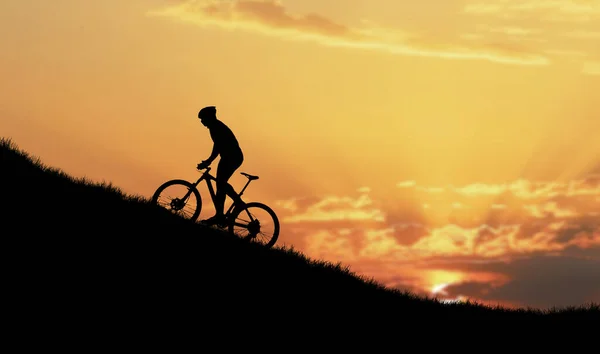 Silhouette Des Mannes Mit Helm Auf Fahrrad Mit Sonnenuntergang Himmel — Stockfoto