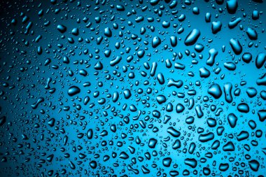 Camda su damlaları olan soyut duvar kağıdı