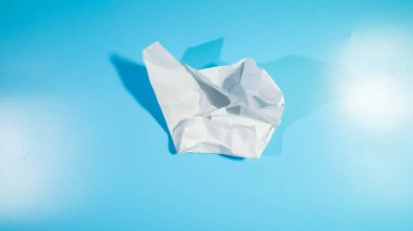 Buruşuk beyaz kağıt çarşaf mavi fırında