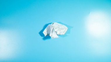 Buruşuk beyaz kağıt çarşaf mavi fırında