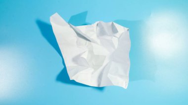 Buruşuk beyaz kağıt çarşaf mavi fırında