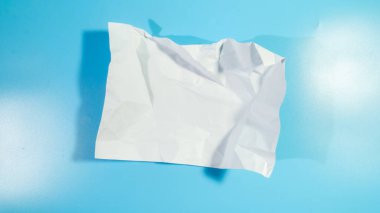 Buruşuk beyaz kağıt çarşaf mavi fırında