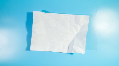 Buruşuk beyaz kağıt çarşaf mavi fırında