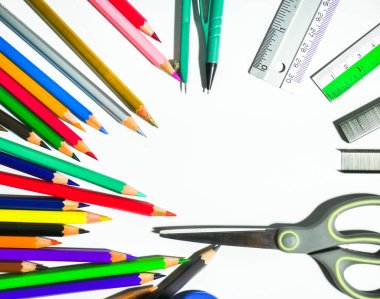 okul kırtasiyesi beyaz arkaplanda izole edildi, boşluğu kopyala