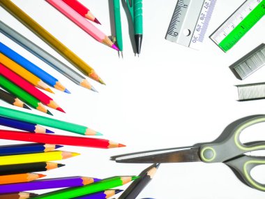 okul kırtasiyesi beyaz arkaplanda izole edildi, boşluğu kopyala