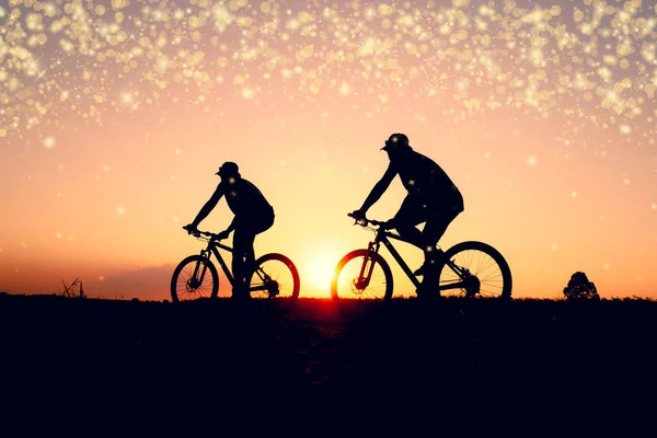 Farbenfrohe Silhouetten Von Radfahrern Und Fahrrädern Auf Dem Dunklen Hintergrund — Stockfoto