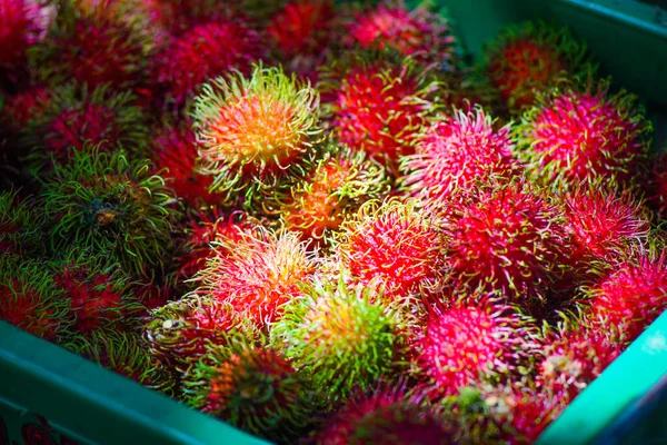 Rambutan Rouge Est Sur Rambutan Fruits Thaïlandais Appétissants Rambutan Frais — Photo