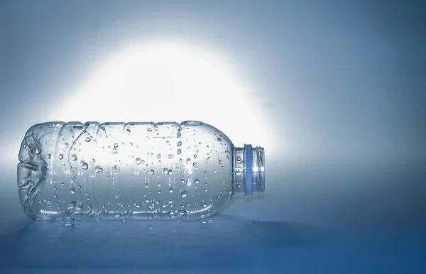 Garrafa Água Plástico Transparente Fundo Branco Garrafa Águas Residuais Plástico — Fotografia de Stock