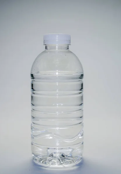 Klare Plastikwasserflasche Auf Weißem Hintergrund Kunststoff Abwasserflasche Auf Weißem Hintergrund — Stockfoto