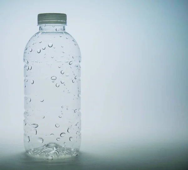 Garrafa Água Plástico Transparente Fundo Branco Garrafa Águas Residuais Plástico — Fotografia de Stock