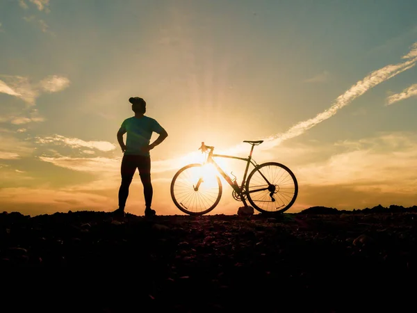 Silhouette Cyclists Bicycles Sunset Silhouette Person Bike Sunset Beautiful Landscape — Stock Photo, Image