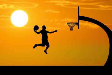 Basketbolcular dışarıda sayı yapmak için atlıyorlar..