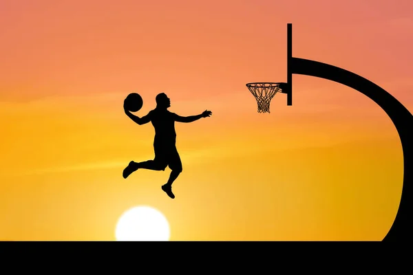 Basketballer Springen Zum Dunk Abends Auf Dem Außenplatz Punkten — Stockfoto