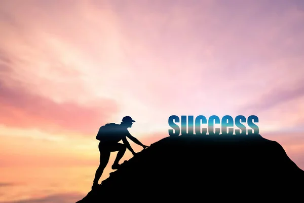 山の頂上に登る男は彼の前に成功のメッセージを持っています 岩の上の男は太陽に会う 成功の概念 — ストック写真